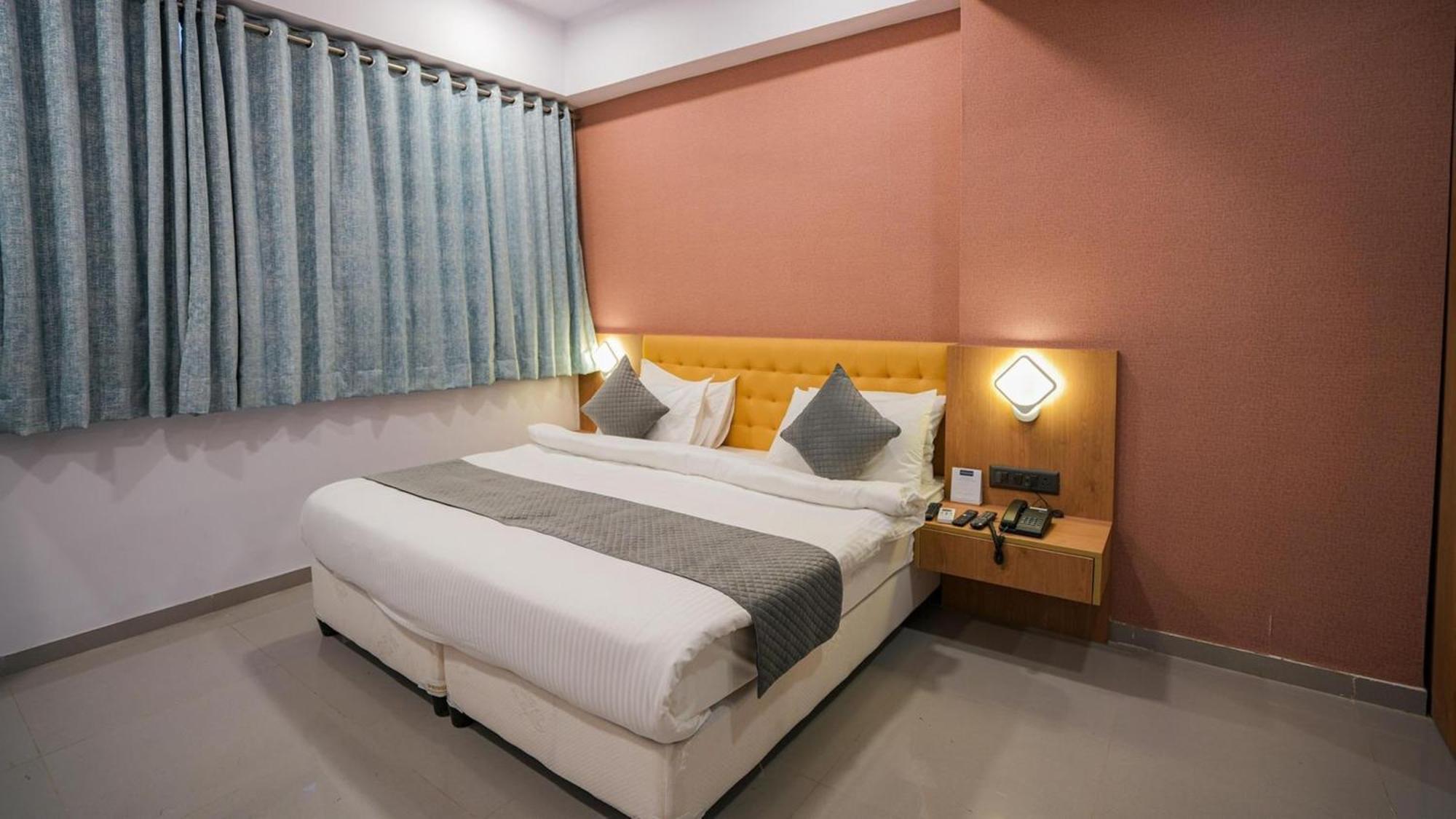 Hotel Aerocity Golden Close To New Delhi Airport Ngoại thất bức ảnh