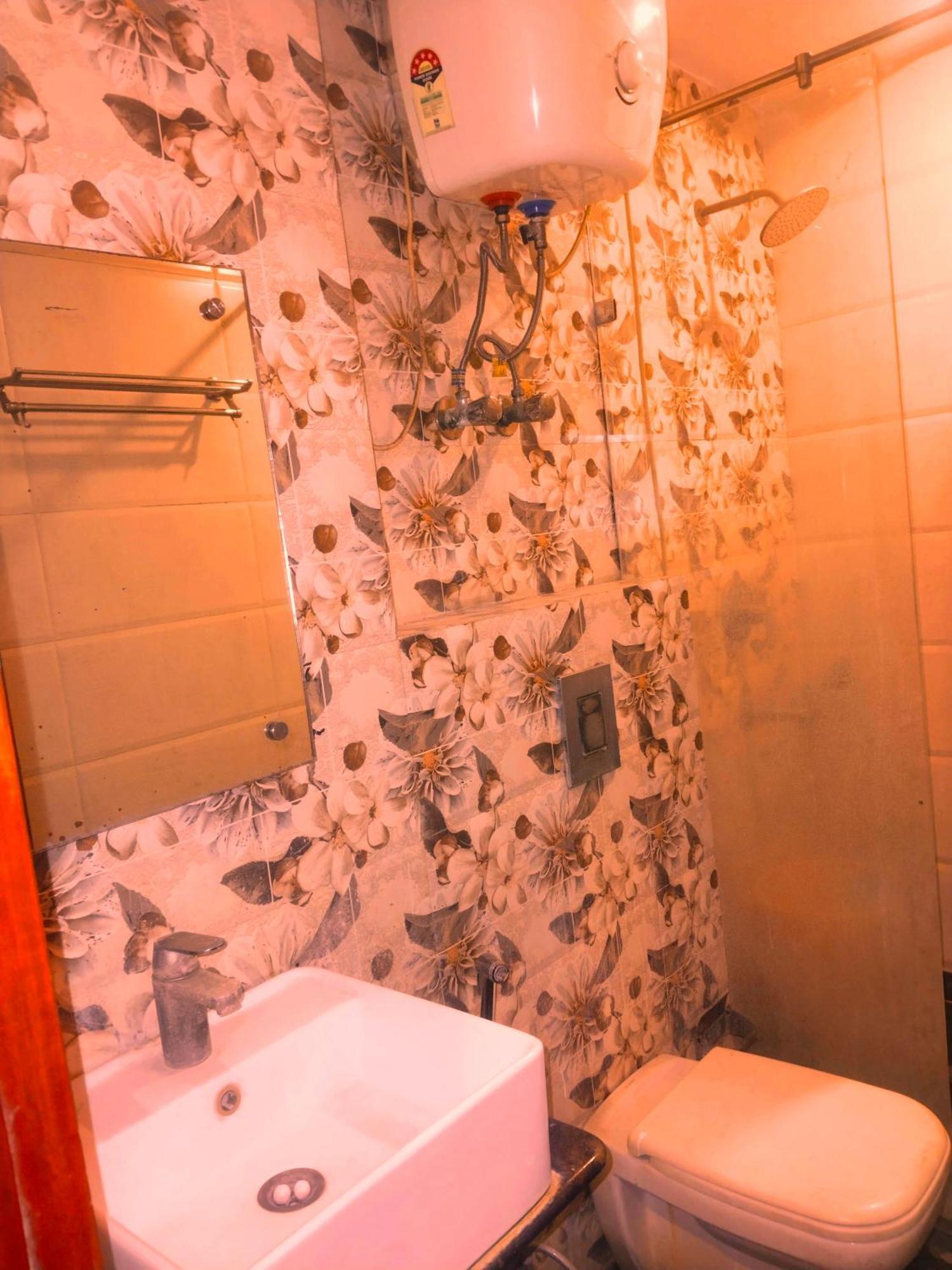 Hotel Aerocity Golden Close To New Delhi Airport Ngoại thất bức ảnh