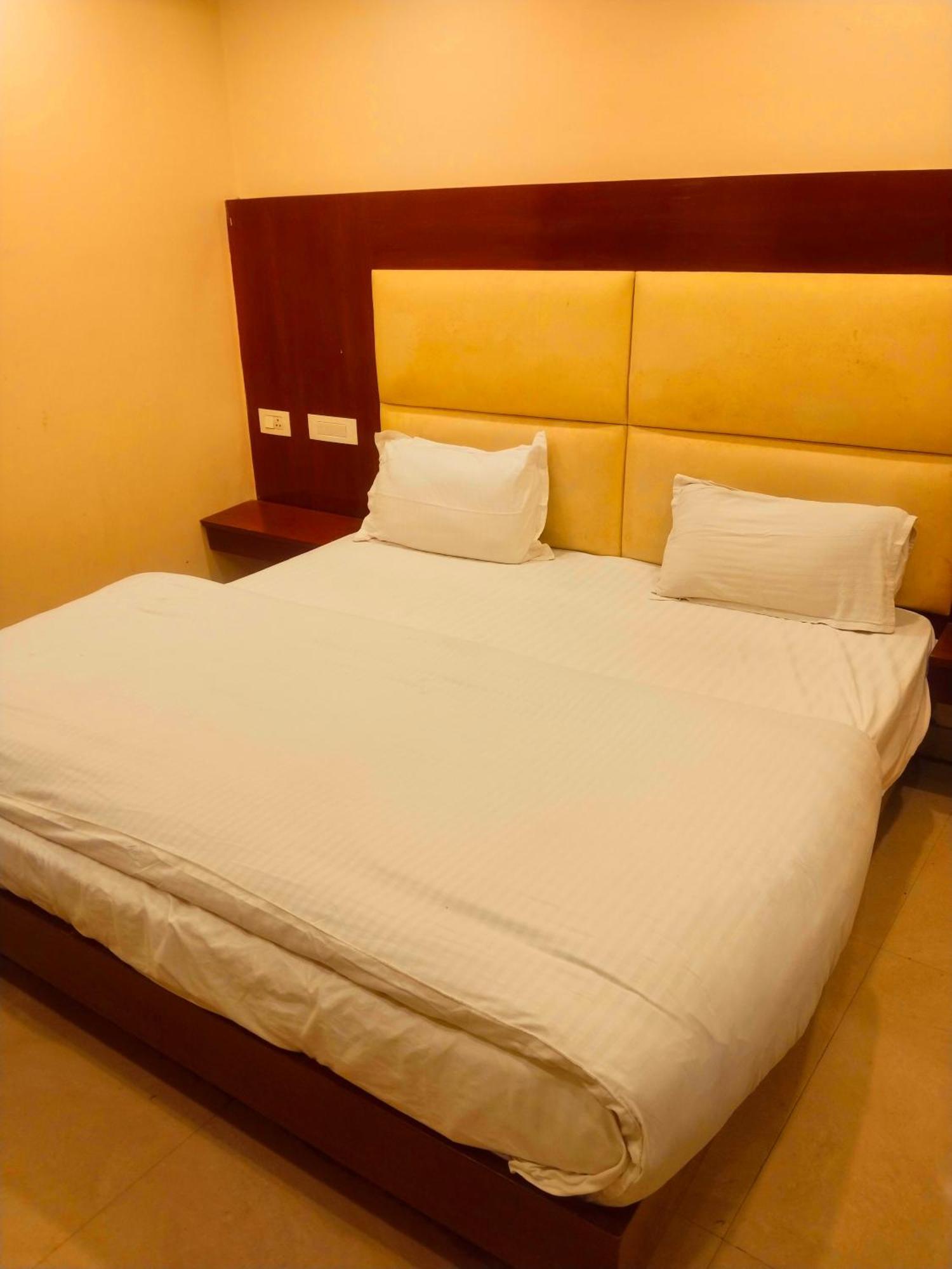 Hotel Aerocity Golden Close To New Delhi Airport Ngoại thất bức ảnh